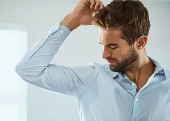 Aşırı Terleme İçin Hangi Doktora Gidilir? Aşırı Terleme Tedavisi Var mı?