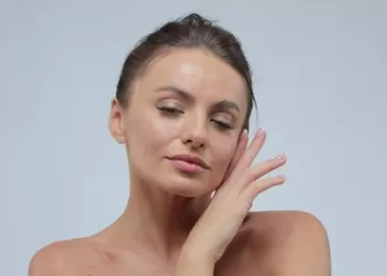 Ameliyatsız Yüz Germe İşe Yarıyor mu?